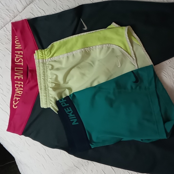 NIKE BUNDLE!!! 3 Pc - Picture 1 of 12